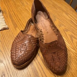 BearPaw Woven Brown Leather Flats